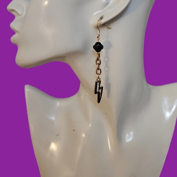 Handmade Trendy Black Lightning Bolt Earrings - Picture 1 of 4